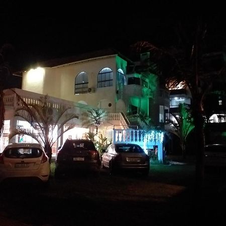 בומבינאס Czaritza Apart Hotel מראה חיצוני תמונה